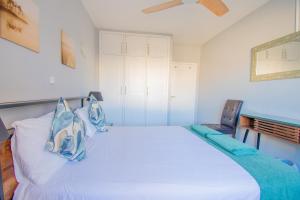 99B Hibiscus - Spacious 2-Bedroom Apartment with Pool Views