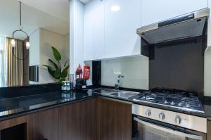 HomesGetaway - Contemporary1 BR apartment in J One Residence