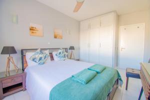 99B Hibiscus - Spacious 2-Bedroom Apartment with Pool Views