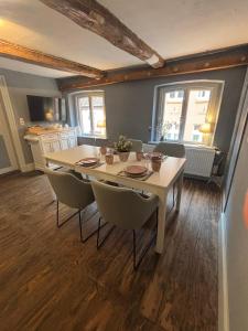 Millers Kate mit Elbblick