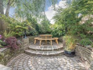 3 Bed in Longnor oc-w36052