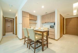 Contemporary 2BR Apt Fully Furnished