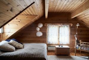 Cozy 4BR Lakeside Cottage with Sauna