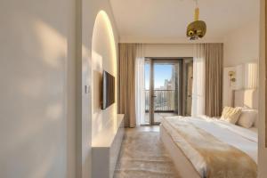 Luxury Burj & Fountain View 3 Bedroom Apartment