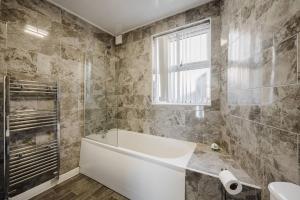 6-Bed Manchester Holiday