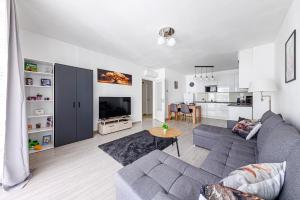 Elite Skyview -Relaxing Family Apt with AC, Balcony