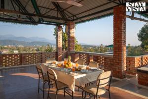 StayVista at Mystic Grove with shared Pool, BBQ and Bonfire