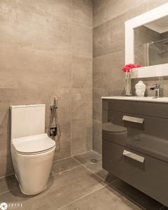 Lisbon Sunny Apartment by Local