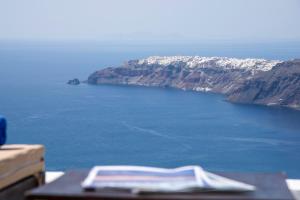 Gizis Exclusive Santorini Greece