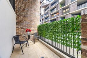 Glebe 2 Bedroom Duplex Walking Distance to Fish Market Near CBD Quiet and Comfortable