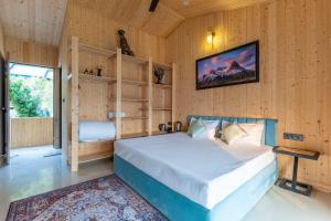 River and Roots Resort, Riverside Boutique Stay , Bonfire, Scenic Views