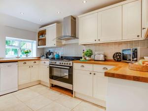 2 Bed in Horsted Keynes 60405