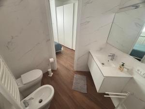 Grazioso appartamento Peschiera Borromeo a 10 minuti in auto da Milano, aeroporto Linate e ospedale Cardiologico e di San Donato