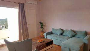 Roza Stone Suite with Hot Tub & Mountain view