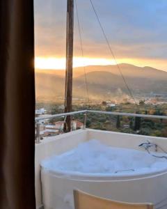Roza Stone Suite with Hot Tub & Mountain view