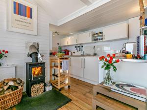 1 Bed in Whitsand Bay 74824