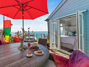 1 Bed in Whitsand Bay 74824