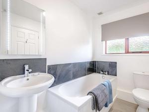 4 Bed in Gellilydan 81060