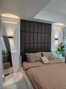 Casa Serenity Staycation at Azure parañaque with 1 bedroom good for 1 to 4 pax airconditioned room and pool view near sm bicutan