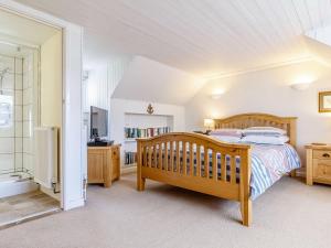 4 Bed in Polruan PC060