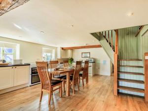1 Bed in Sidmouth oc-swcom