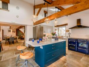 5 Bed in Bentham 90546