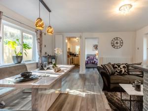 2 Bed in Afonwen 90461