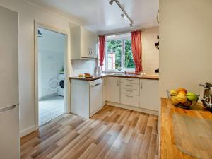 5 Bed in Newchurch IC069