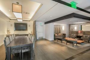 1BR Mission Bay w Gym nr Caltrain SFO-26