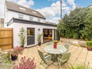 2 Bed in Treverva 89983