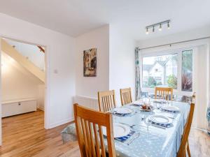 3 Bed in Torquay oc-82959