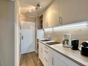 Metropol, Whg 230, Landseite mit Inselblick 9OG