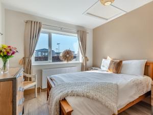 5 Bed in Chapel St. Leonards 94469