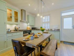 3 Bed in Harrogate oc-90032