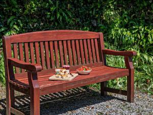 3 Bed in Poughill STAFA