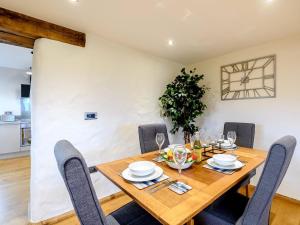 1 Bed in East Knowstone 59339