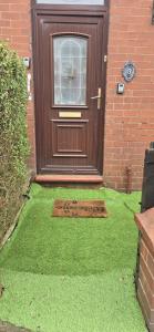 Machester Oldham Accomodation-Sleeps 6 -2BR