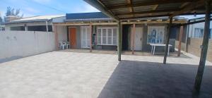 Casa reformada com Wi-Fi, garagem e lavanderia