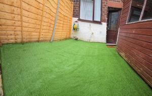 Machester Oldham Accomodation-Sleeps 6 -2BR