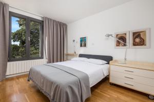Villa Porto Silente with Gym, Sauna & Barbecue