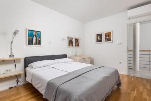 Villa Porto Silente with Gym, Sauna & Barbecue