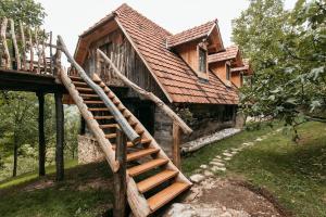 Luxury Rustic Farmhouse Apartment with Pool&Sauna