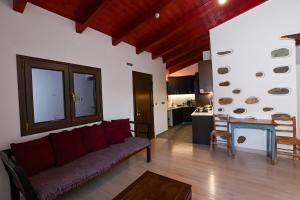 Chania Hillside 2BD Home - Nature & Comfort by ΜΡS