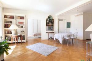 Lovely apartment with views of Eiffel Tower