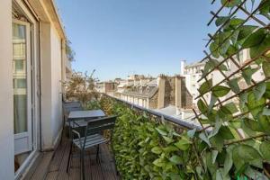 Lovely apartment with views of Eiffel Tower