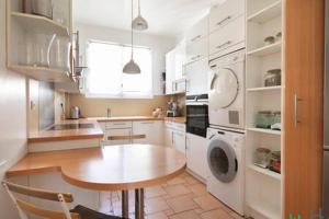 Lovely apartment with views of Eiffel Tower