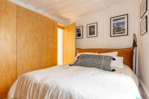 Rochechouart 7 - LB - Elegance and comfort in 9e Apt for 3 people