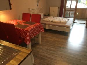 2 gwiazdkowy pensjonat rodzinny Ferienwohnung Brandl Aschau im Chiemgau Niemcy