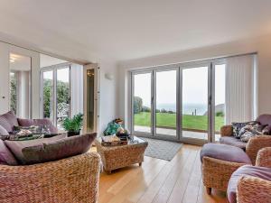 5 Bed in Bexhill-on-Sea 74325