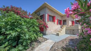 Bougainvillea central Seaview Home in Milos